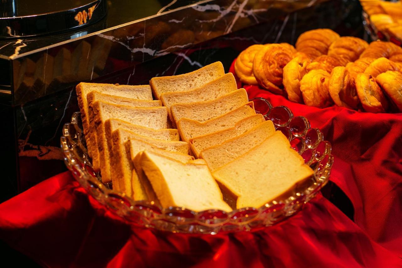 Lion Boutique & Hà Nội